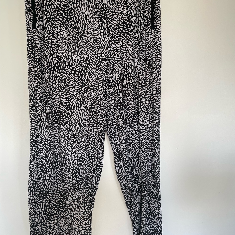 DKNY Monochrome Abstract Lounging Pajama Pants Large No Drawstring